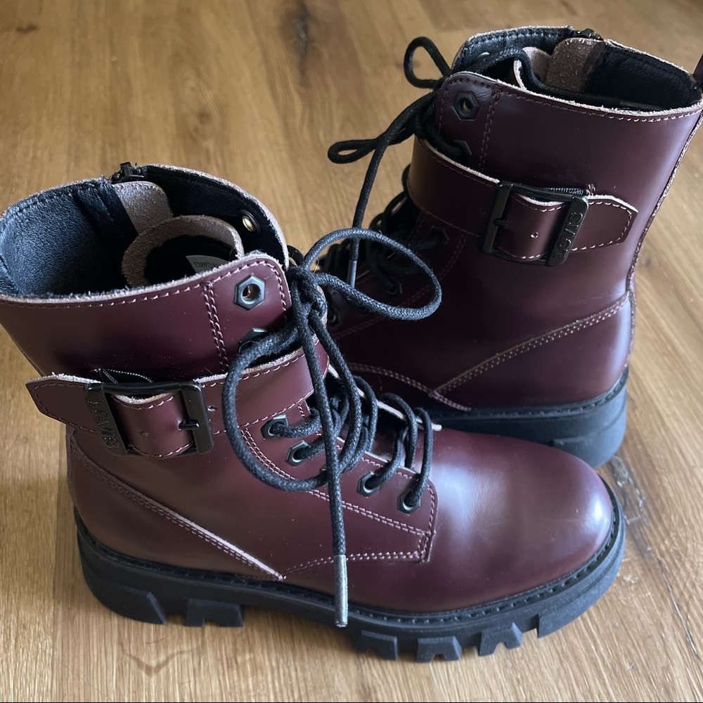 COPY - Levi’s - Woman’s lace up boots